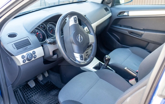 Opel Astra cena 14700 przebieg: 210000, rok produkcji 2008 z Łomża małe 211
